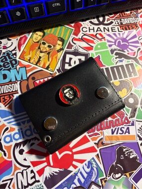 Che Guevara Black Men's Leather Snap Card Wallet with Red Accent Pin